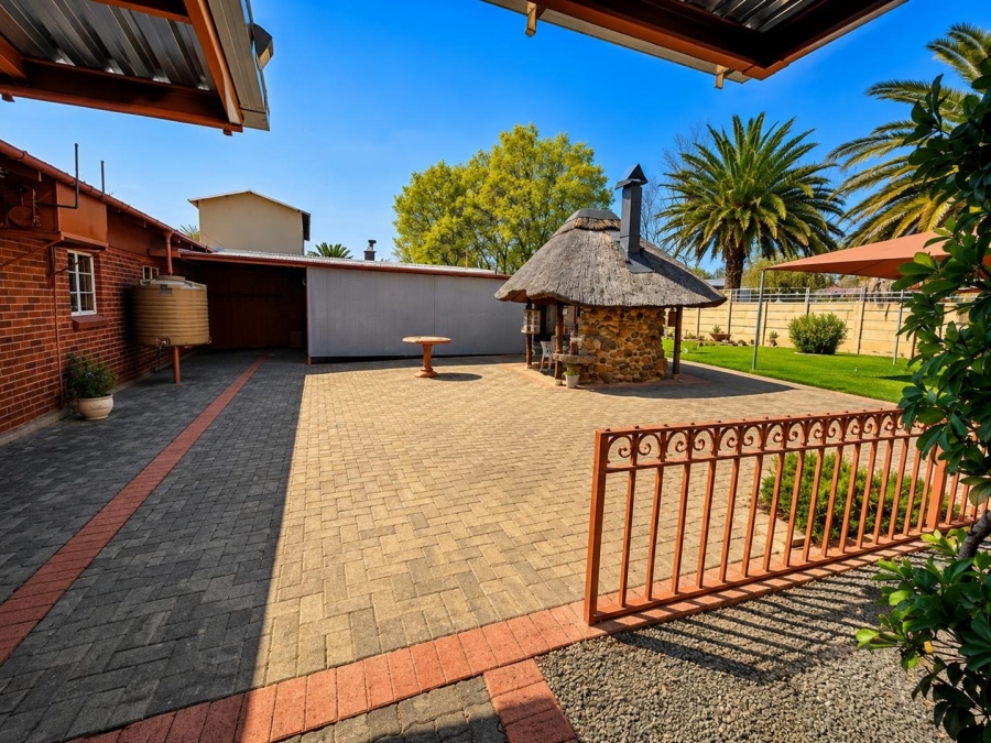 5 Bedroom Property for Sale in Wilgehof Free State